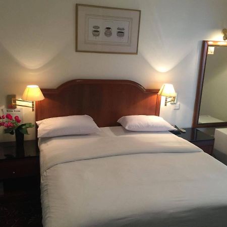 Amber Hotel Katong Singapore Exterior photo
