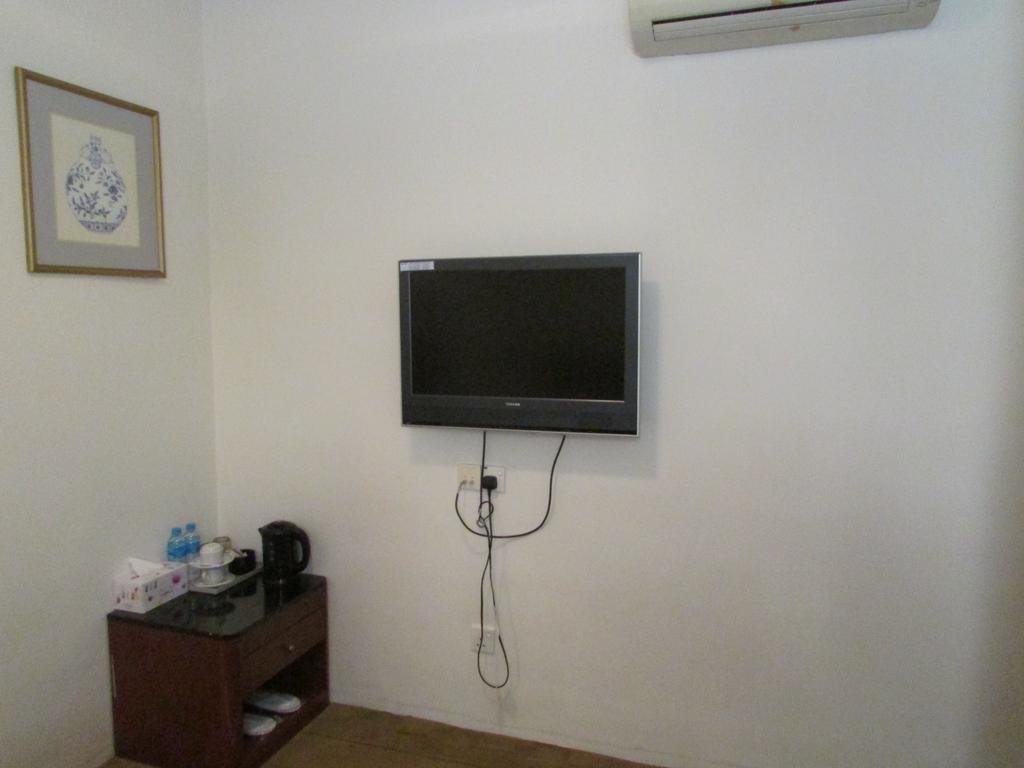 Amber Hotel Katong Singapore Exterior photo